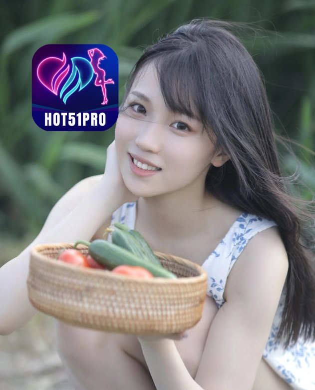 Ella Hughes-Hot51PRO