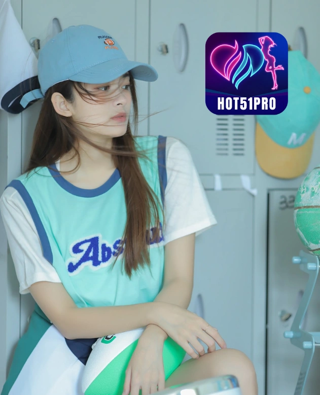 Emily Kensington Hot51PRO