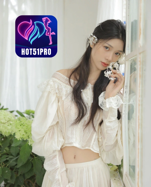 Violet Hughes HOT51PRO