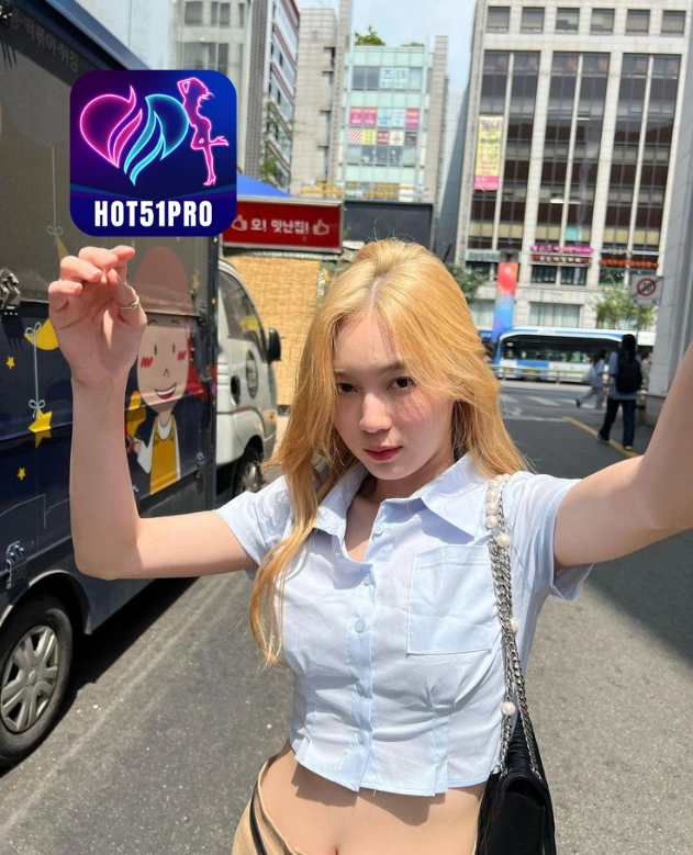 Violet Russell-Hot51