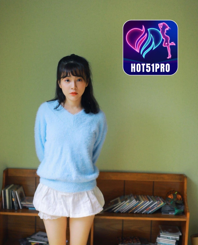 Eliana Ellsworth-HOT51PRO