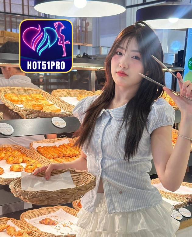 Emily Roberts-HOT51PRO