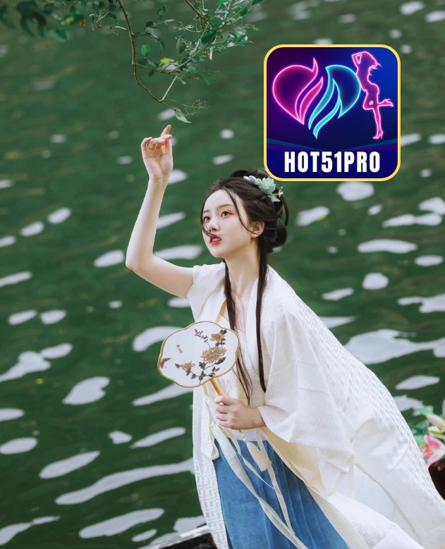 Emmeline Turner-HOT51PRO