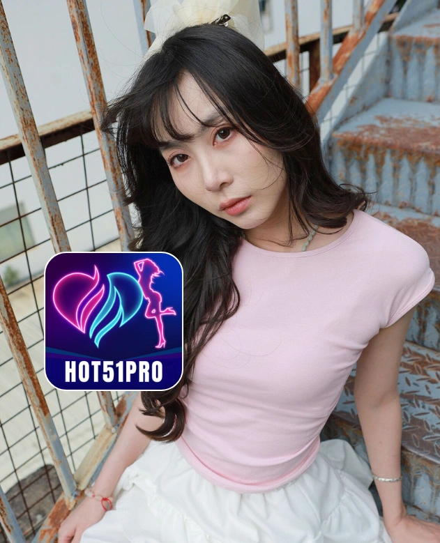 Daisy Richardson-HOT51