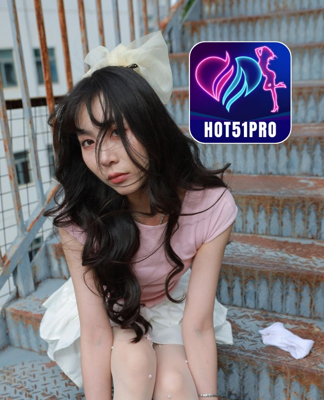 Daisy Richardson-HOT51