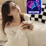 Quinn Bennett Cantik Bersinar di Hot51 App Live