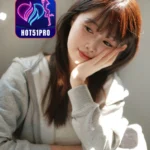 Holden Perry Cantik Memikat di Hot51 Apk
