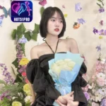 Edward Foster dan Gadis Cantik di Hot51 APK Resmi