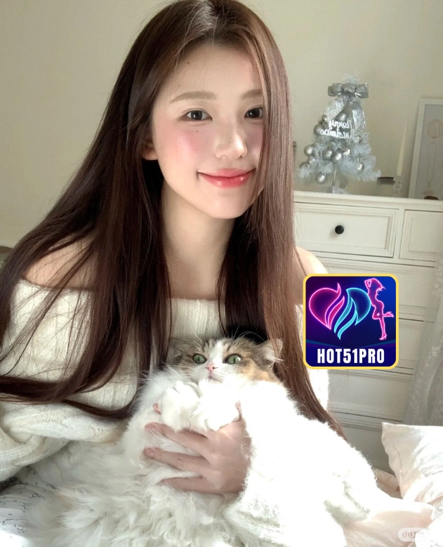 Maya Hall HOT51PRO