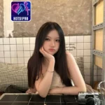 Hot51 APK 2026 Lucy Hadir dengan Pesona Anggun
